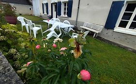 Maison plain pied, 2 chambres, longère typique , fraiche, dans bourg avec tous commerces